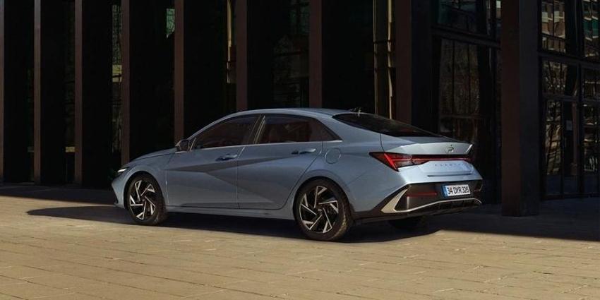 Ne Corolla ne Octavia! C Sedan'da Hyundai Elantra fiyatıyla tur bindirdi! 