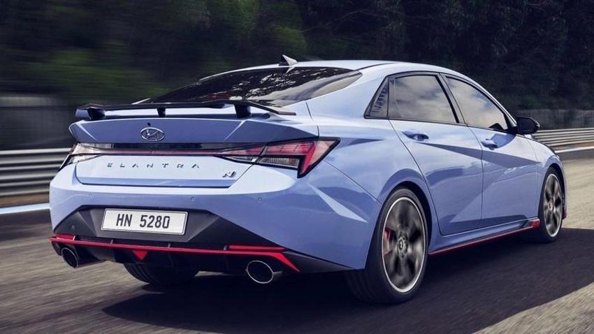 Ne Corolla ne Octavia! C Sedan'da Hyundai Elantra fiyatıyla tur bindirdi! 