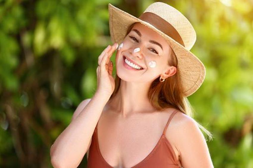 Bu yöntemi öğrenen kadınlar dolgu ve botoksu bırakıyor! 10 yaş gençleşme garantisi ile yıllara meydan okuyun