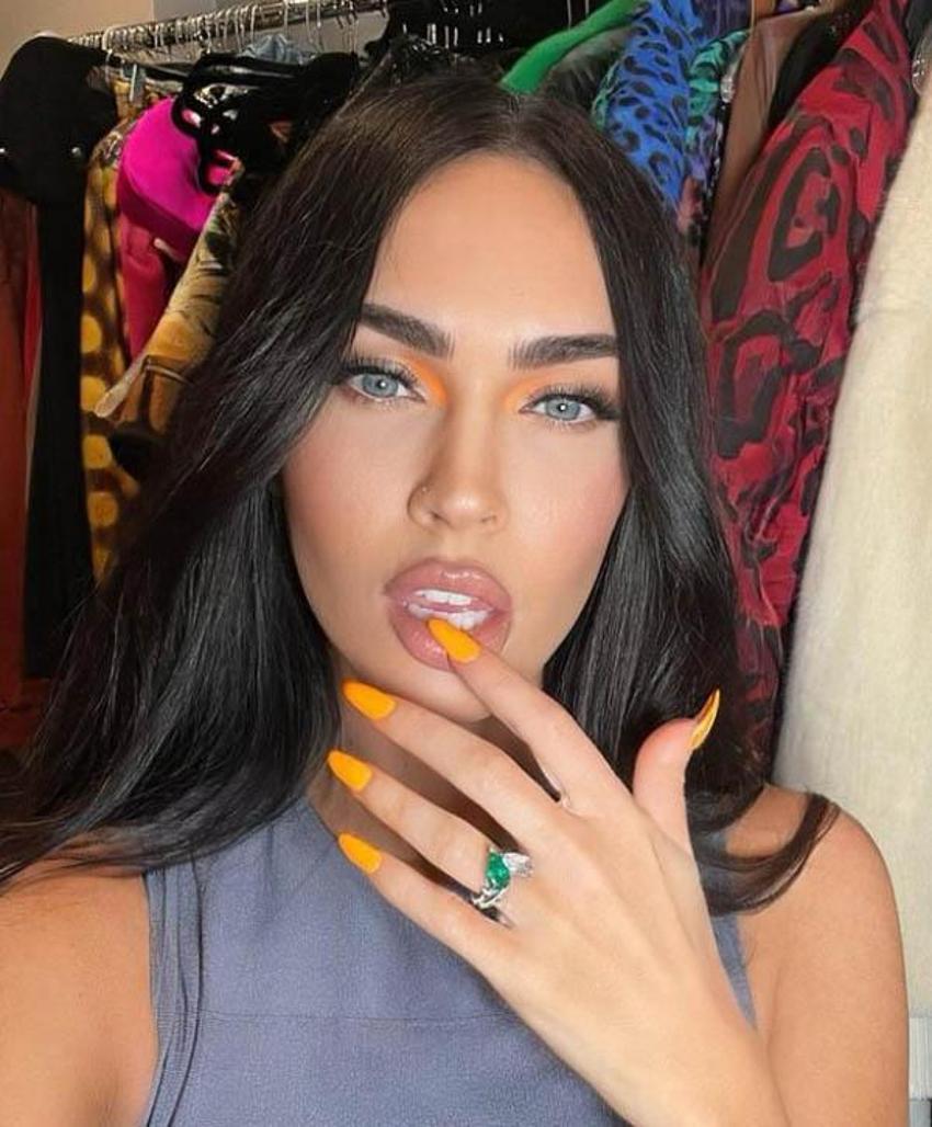 Megan Fox kendi hayatından ilham aldı, şiir kitabı çıkardı!