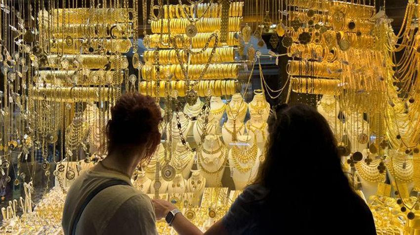 Altın fiyatlarında büyük baskı! Gram altında kimse bunu beklemiyordu, tepetaklak oldu