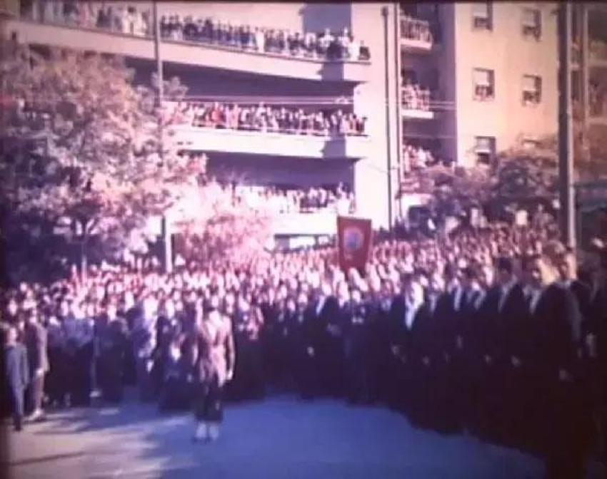 Gazi Mustafa Kemal Atatürk'ün naaşının yeni görüntüleri ortaya çıktı! Gömleklerinin ceketlerinin düğmelerini kopararak uğurladılar