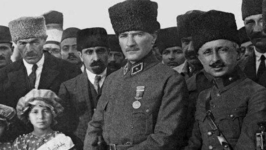 10 Kasım: En özel Atatürk'ün çocuklarla fotoğrafları! Atatürk'ün gelecekle ilgili sözleri