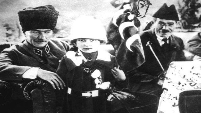 10 Kasım: En özel Atatürk'ün çocuklarla fotoğrafları! Atatürk'ün gelecekle ilgili sözleri