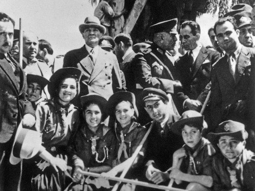 10 Kasım: En özel Atatürk'ün çocuklarla fotoğrafları! Atatürk'ün gelecekle ilgili sözleri