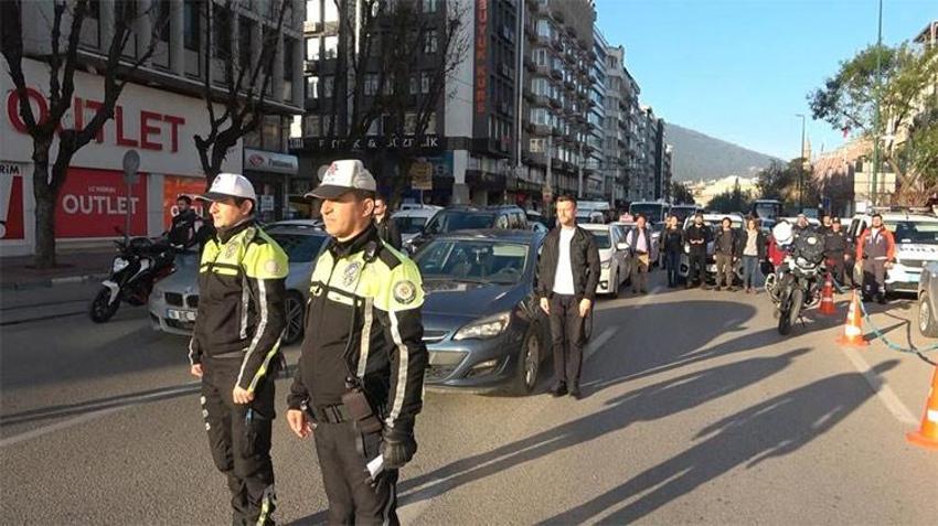 Saat 9'u 5 geçe hayat durdu! Gözyaşlarını tutamadılar