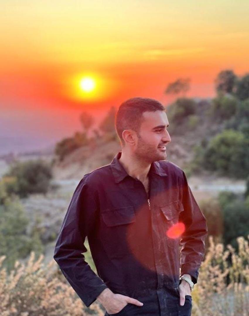 CZN Burak babasının yanında çalıştığı dönemi anlattı! 'Maaşlı çalışandım'
