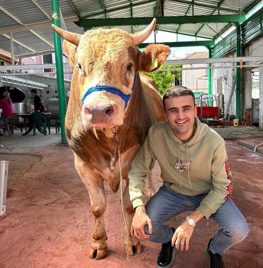 CZN Burak babasının yanında çalıştığı dönemi anlattı! 'Maaşlı çalışandım'