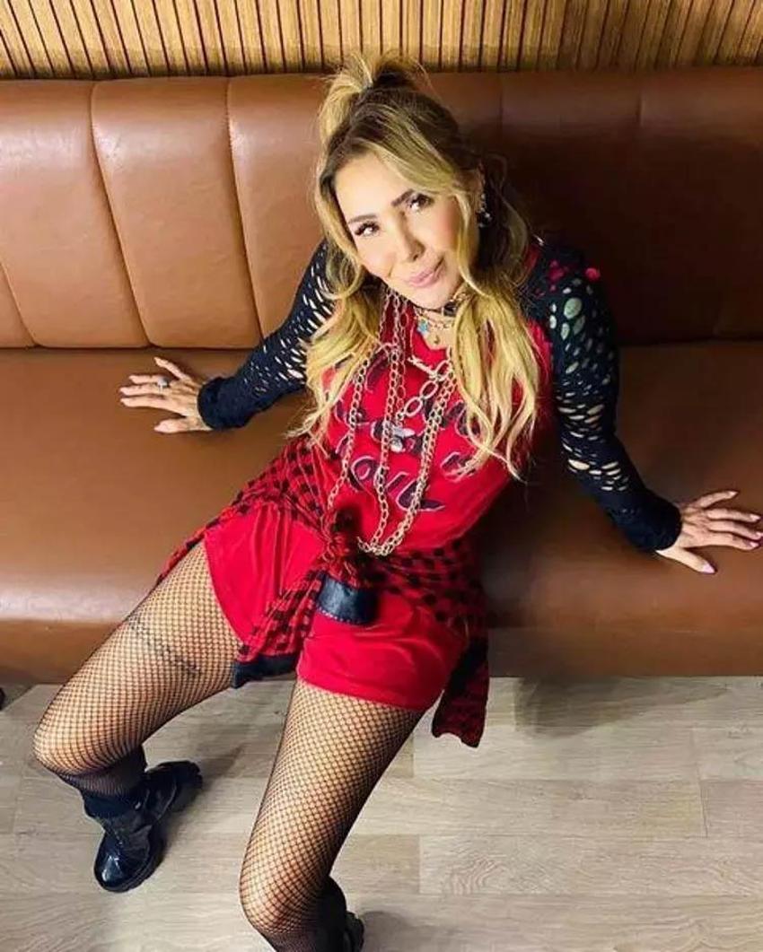 Yonca Evcimik en beğendiği kadın şarkıcıyı açıkladı