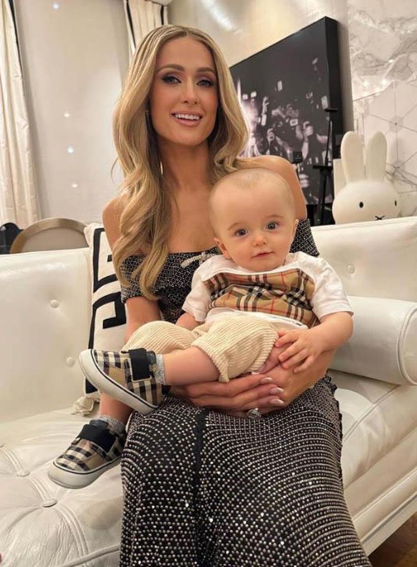  Paris Hilton'un bebeğine yapılan acımasız yorumlara kardeşinden yanıt