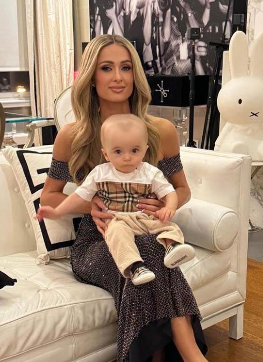  Paris Hilton'un bebeğine yapılan acımasız yorumlara kardeşinden yanıt