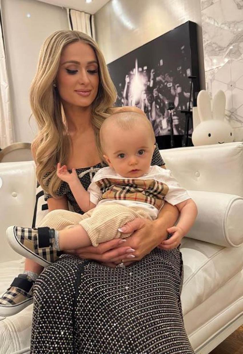  Paris Hilton'un bebeğine yapılan acımasız yorumlara kardeşinden yanıt