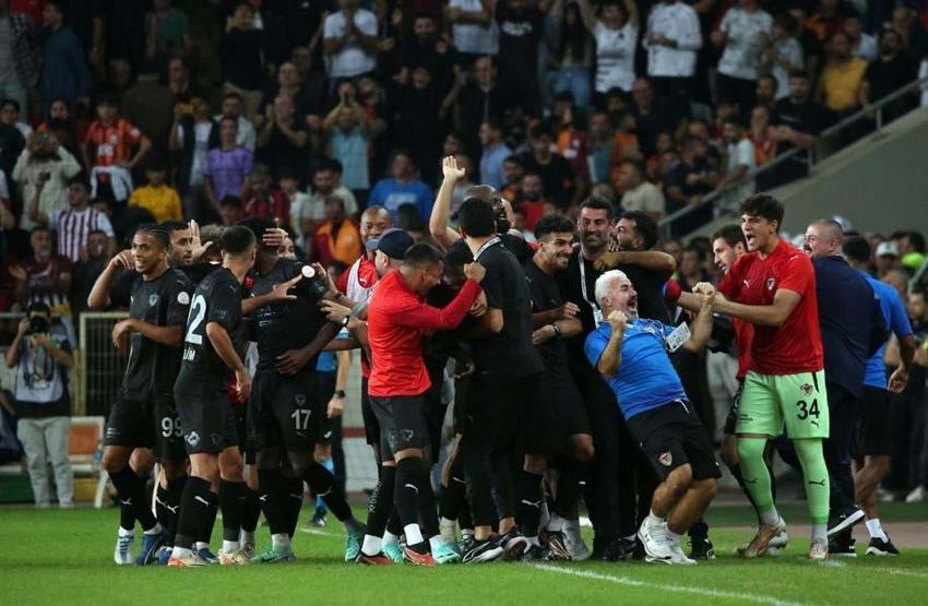 Hatayspor - Galatasaray maçındaki penaltı kararı sonrası eski hakem sert çıktı! 'VAR neden müdahale etmiyor?'