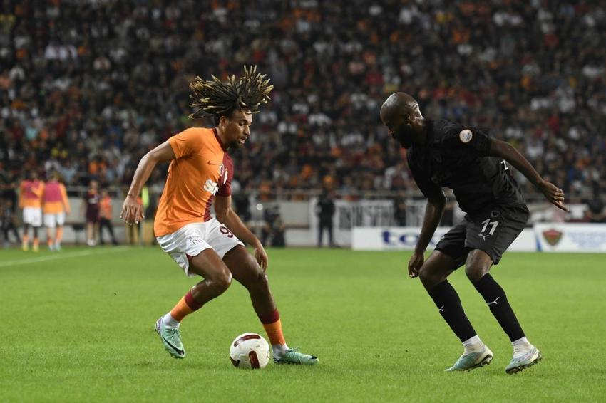 Mehmet Özdilek'ten Wilfried Zaha'ya salvolar! 'Hiç yardımı yok'