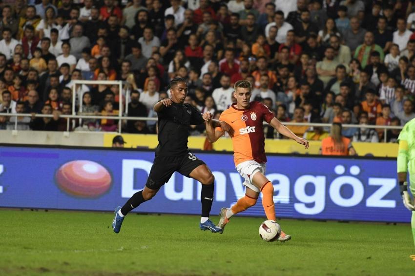 Mehmet Özdilek'ten Wilfried Zaha'ya salvolar! 'Hiç yardımı yok'