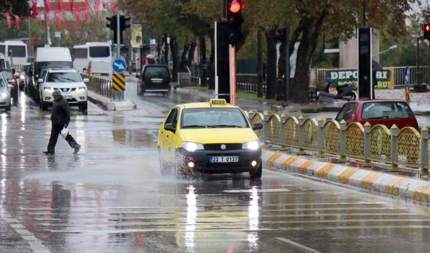 Sağanak yağışlar etkili oldu! Sağanak birçok ilde sele neden oldu: Korku dolu anlar böyle görüntülendi 