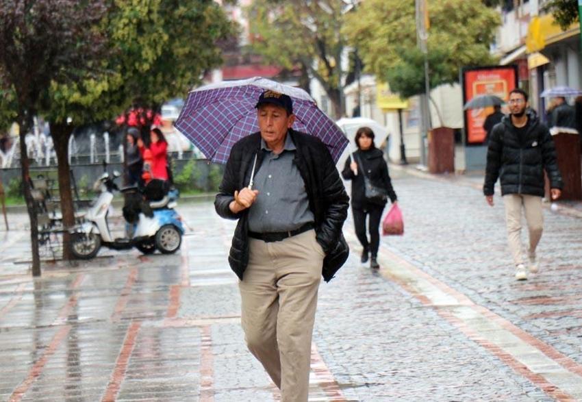 Sağanak yağışlar etkili oldu! Sağanak birçok ilde sele neden oldu: Korku dolu anlar böyle görüntülendi 