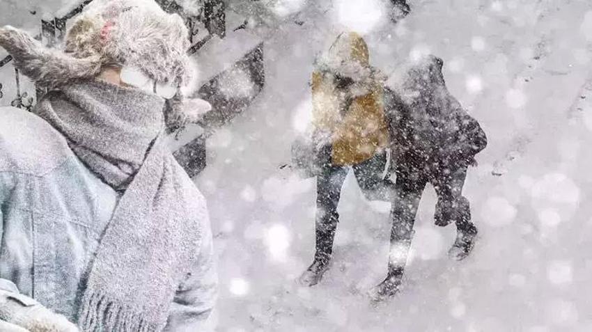 Lapa lapa kar yağışı başladı! Marmara'ya ilk kar düştü, adım adım İstanbul'a geliyor, sıcaklıklar eksiye düşecek, kar alarmı verildi