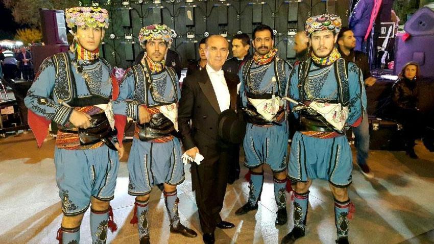 Türk halkının Atatürk sevgisini böyle sömürüyorlar! Benzerleri sosyal medya bağış toplayıp kendilerine 'Paşam' dedirtiyorlar...