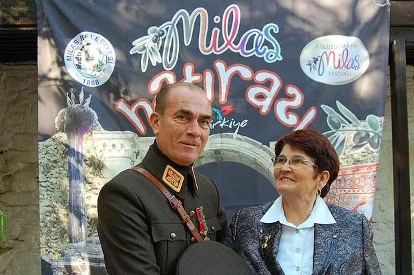 Türk halkının Atatürk sevgisini böyle sömürüyorlar! Benzerleri sosyal medya bağış toplayıp kendilerine 'Paşam' dedirtiyorlar...