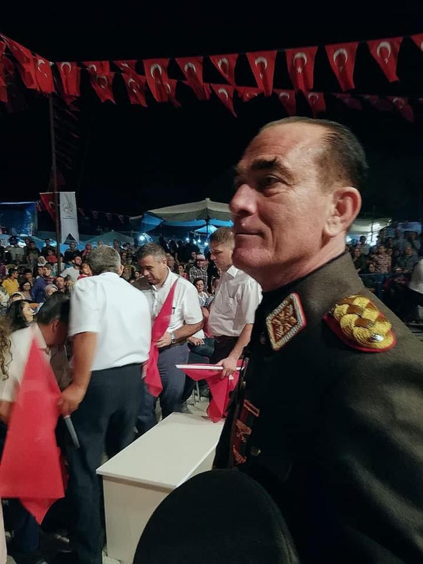 Türk halkının Atatürk sevgisini böyle sömürüyorlar! Benzerleri sosyal medya bağış toplayıp kendilerine 'Paşam' dedirtiyorlar...