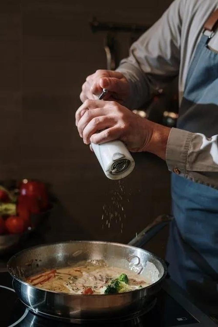 Beynin kimyasını altüst ediyor, depresyon ve anksiyete geliyor: Bu besinleri sokakta bile görseniz kaçın!