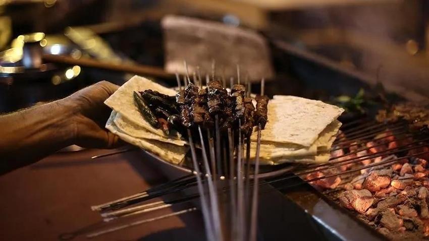 Beynin kimyasını altüst ediyor, depresyon ve anksiyete geliyor: Bu besinleri sokakta bile görseniz kaçın!
