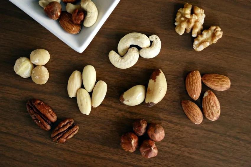 Beynin kimyasını altüst ediyor, depresyon ve anksiyete geliyor: Bu besinleri sokakta bile görseniz kaçın!