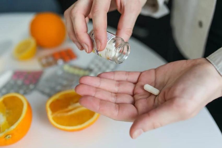 Beynin kimyasını altüst ediyor, depresyon ve anksiyete geliyor: Bu besinleri sokakta bile görseniz kaçın!