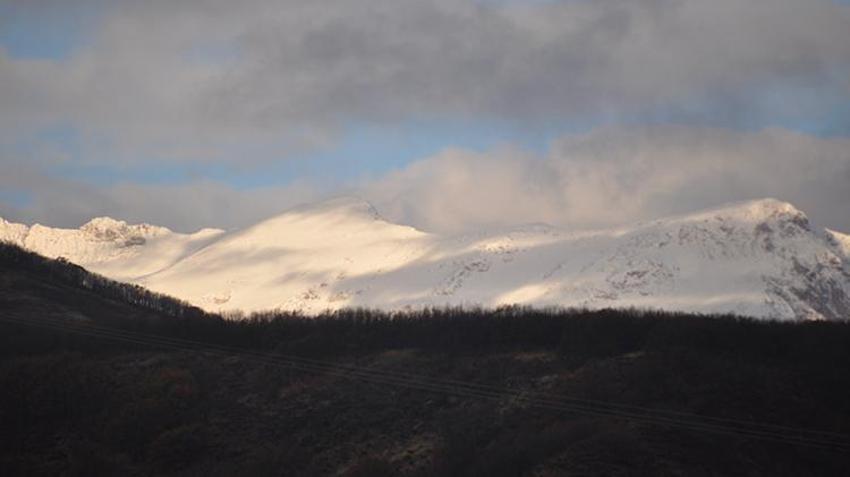 Lapa lapa kar yağışı başladı! Marmara'ya ilk kar düştü, adım adım İstanbul'a geliyor, sıcaklıklar eksiye düşecek, kar alarmı verildi