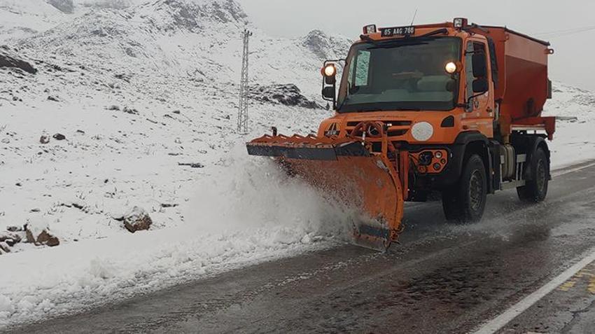 Lapa lapa kar yağışı başladı! Marmara'ya ilk kar düştü, adım adım İstanbul'a geliyor, sıcaklıklar eksiye düşecek, kar alarmı verildi