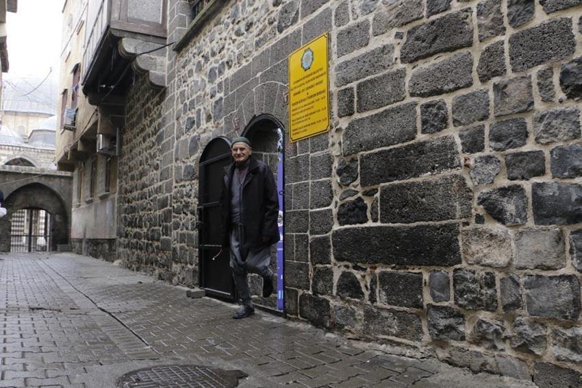 Dengbej Evi günde bin turistin akınına uğruyor! Binlerce yıllık geleneği ilk defa duyan şaşkınlığını gizleyemiyor