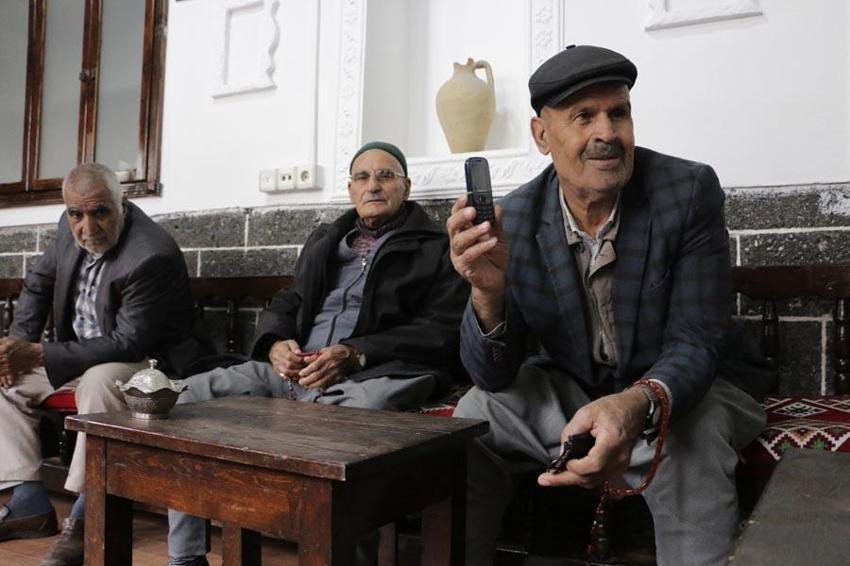 Dengbej Evi günde bin turistin akınına uğruyor! Binlerce yıllık geleneği ilk defa duyan şaşkınlığını gizleyemiyor