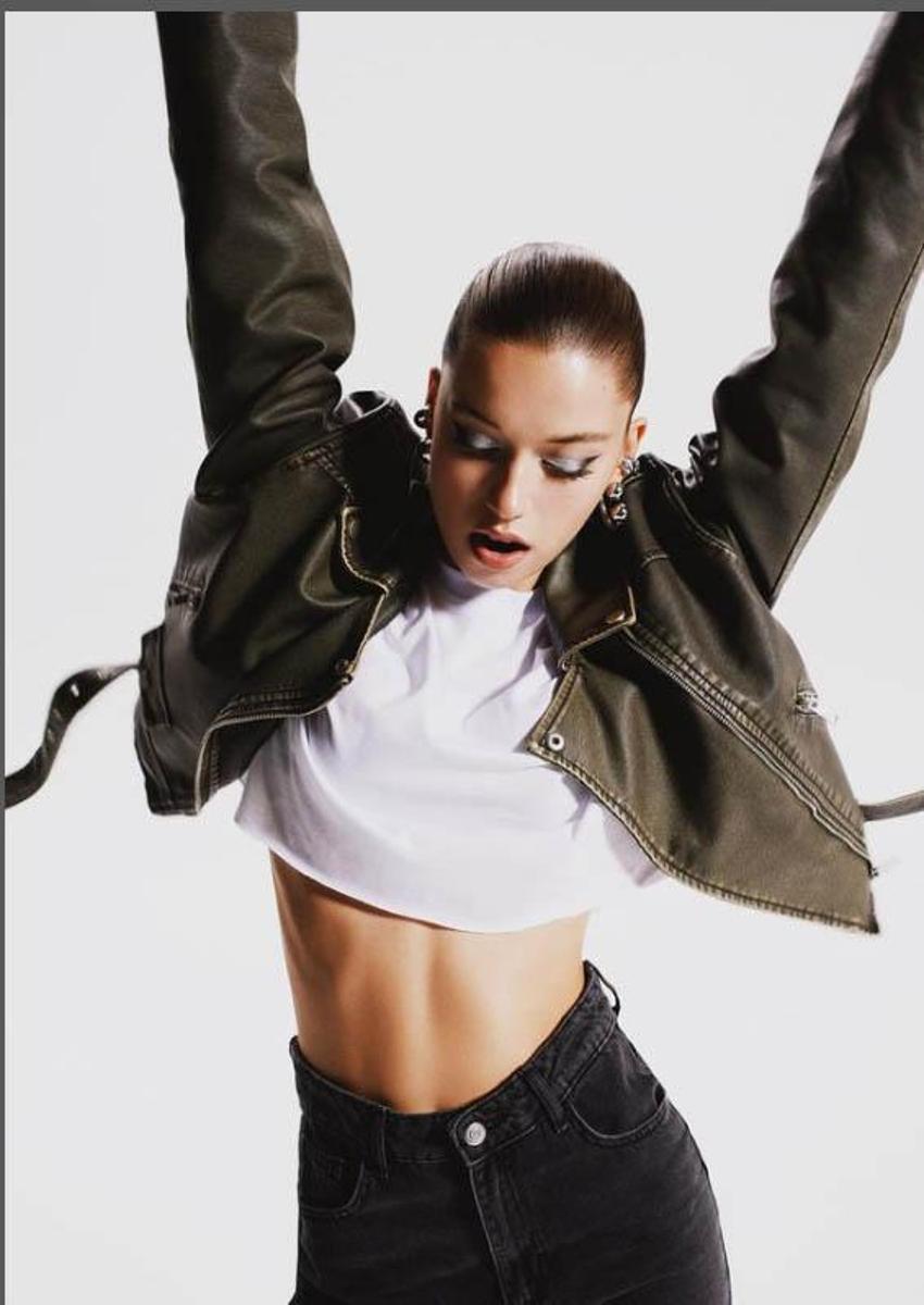 Afra Saraçoğlu yeni evine taşındı! Kiralar dikkat çekti