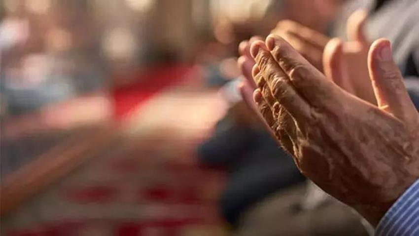 Berat gecesi 100 rekatlık namaz nasıl kılınır? 100 rekat namaz niyeti: Berat kandili 100 rekat namaz ne zaman kılınır, 100 rekat namaz bittikten sonra okunacak dua hangisi?