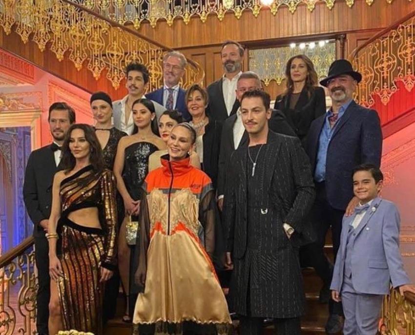 Hande Ataizi'nin galada 1 milyon dolarlık bileklik takmış! 2 tane koruma göndermişler