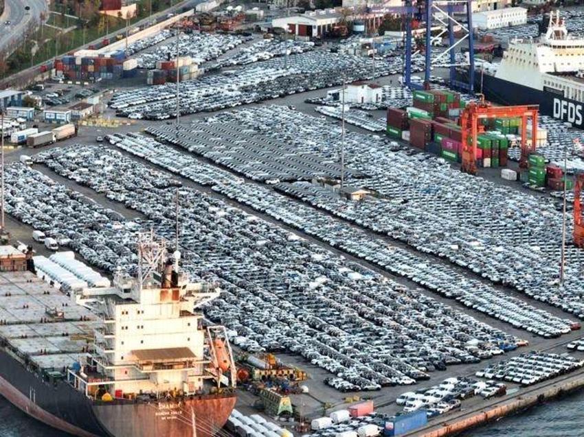 Araba fiyatlarına darbe üstüne darbe! Limanlar sıfır araç doldu fiyatlar düşecek