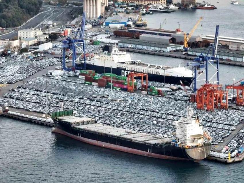 Araba fiyatlarına darbe üstüne darbe! Limanlar sıfır araç doldu fiyatlar düşecek