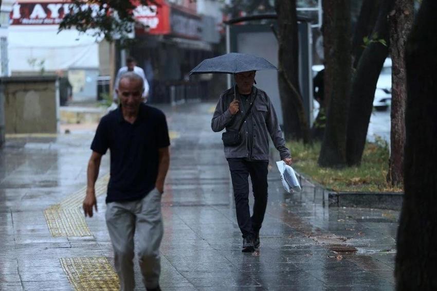Meteoroloji uzmanından uyarı: Tarihi fırtına o gün kopacak, İstanbul'un tepesine kara bela geliyor! 2004'ten bile güçlü...