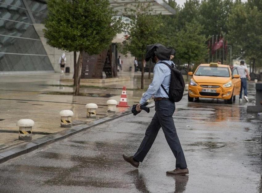 Meteoroloji uzmanından uyarı: Tarihi fırtına o gün kopacak, İstanbul'un tepesine kara bela geliyor! 2004'ten bile güçlü...