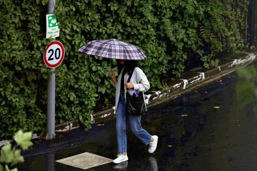 Meteoroloji uzmanından uyarı: Tarihi fırtına o gün kopacak, İstanbul'un tepesine kara bela geliyor! 2004'ten bile güçlü...