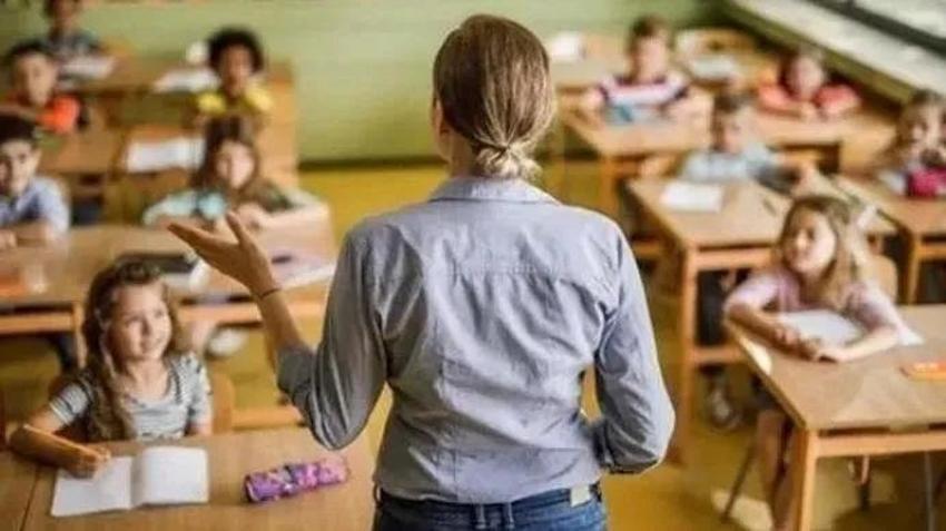 24 Kasım Öğretmenler Günü için hediye arayanlara: Erkek ve Kadın öğretmenlere Öğretmenler Günü hediye önerileri...