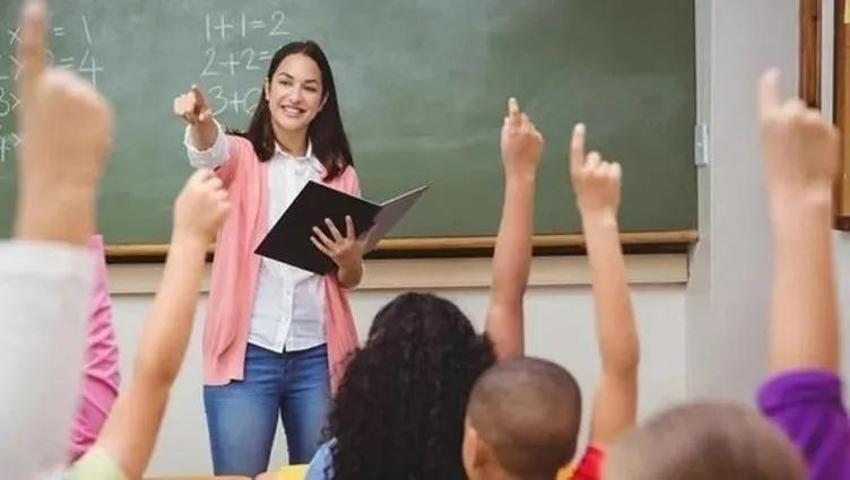 24 Kasım Öğretmenler Günü için hediye arayanlara: Erkek ve Kadın öğretmenlere Öğretmenler Günü hediye önerileri...