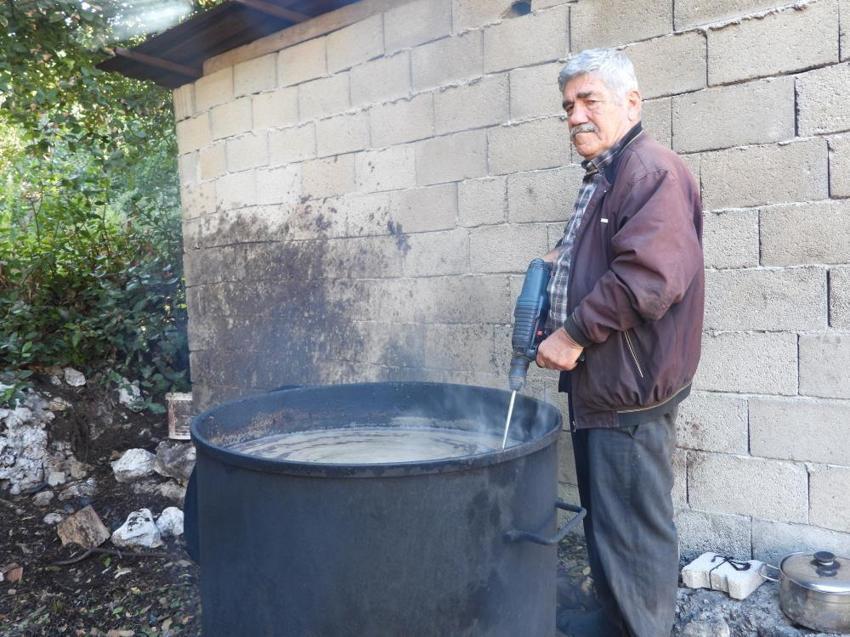 Binbir zahmetle üretiliyor! Her derde deva, kilosu 180 ila 200 liradan satılıyor