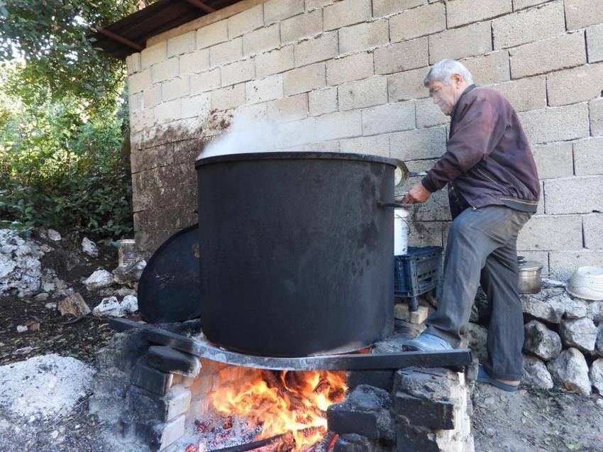 Binbir zahmetle üretiliyor! Her derde deva, kilosu 180 ila 200 liradan satılıyor