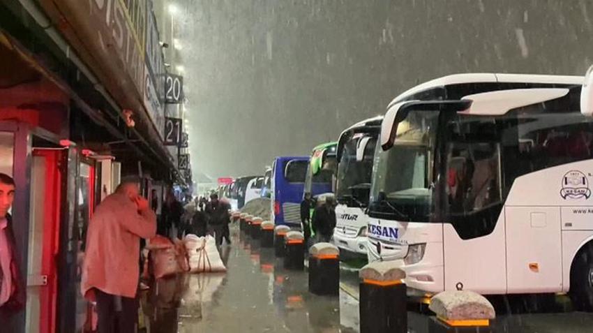 Lapa lapa kar yağışının ardından kar fırtınası vuracak! İstanbul dahil 72 il için alarm verildi, sıcaklık eksi 14'ü gördü, günlerce sürecek