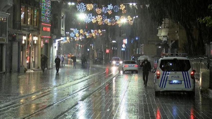 Lapa lapa kar yağışının ardından kar fırtınası vuracak! İstanbul dahil 72 il için alarm verildi, sıcaklık eksi 14'ü gördü, günlerce sürecek