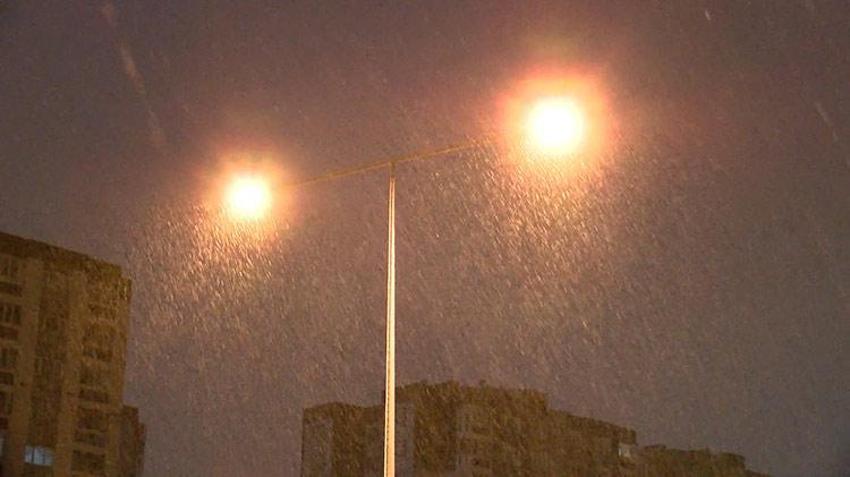 Yoğun kar yağışı başlıyor! İstanbul için saat verildi, ilçeler tek tek açıklandı, sıcaklık eksi 18'i gördü