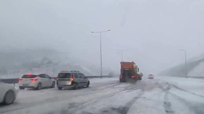 Yoğun kar yağışı başlıyor! İstanbul için saat verildi, ilçeler tek tek açıklandı, sıcaklık eksi 18'i gördü