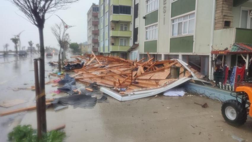 Yurtta kar ve fırtına etkisi! Yollar kapalı, okullar tatil
